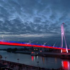 Романтический символ Тюмени — мост Влюбленных