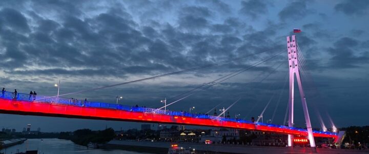 Романтический символ Тюмени — мост Влюбленных